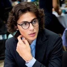  富时中国A50指数期货成功破位13300关口，现报13301.00，实现日内微涨0.07%